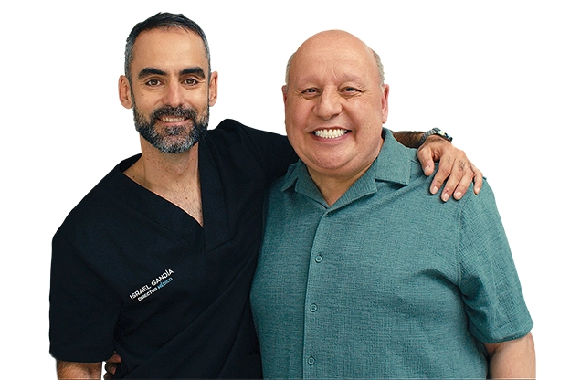 Dr. Israel Gandía y paciente — Soy Dentaria